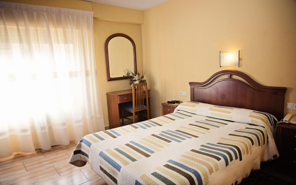 Hostal Guzman El Bueno By Gaiarooms Леон Номер фото