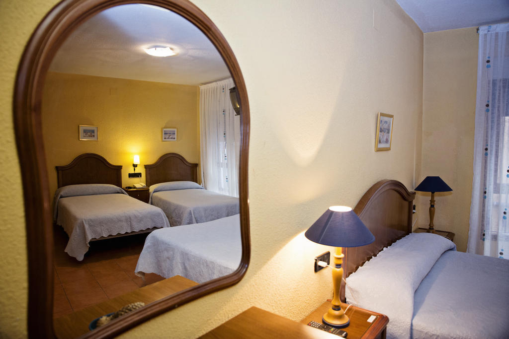 Hostal Guzman El Bueno By Gaiarooms Леон Номер фото